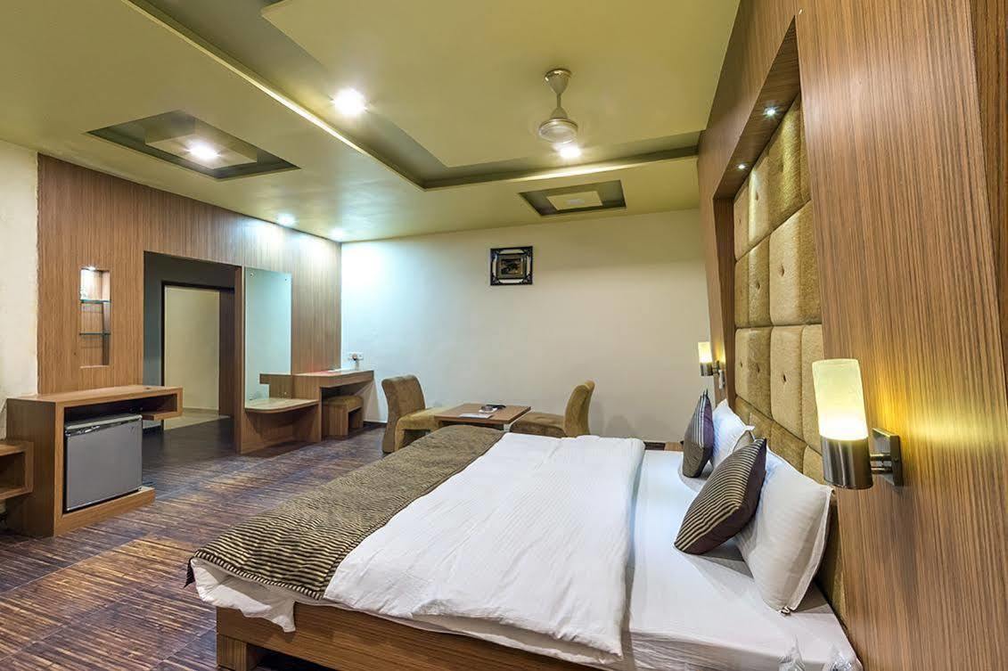 Leo Resorts Junagadh Exterior foto